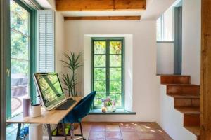 Adelaide hills Italian villa in creek setting