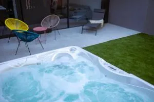 Casa de Nero - Premium House with Jacuzzi Next to Golf Course - 卡莱塔德贝莱斯