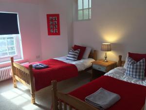 The Old Barn Marlborough, spacious grade 2 listed with parking