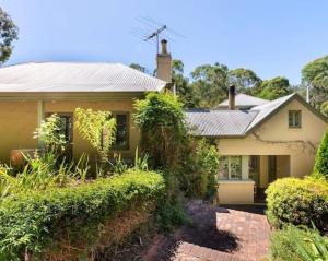 Entire Villa in Adelaide hillson 2 acres