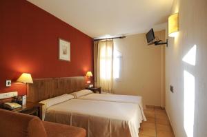 Double Room with Extra Bed (3 Adults) room in Hotel GHM Monachil