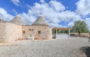 Trullo Ulivo by Raro Villas