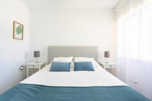 Home2Book Comfy Seaside Apartment Cristimar, Pool