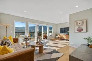 @ Marbella Lane - Chic Abode w/Mountain Skyline - 蒙塔拉