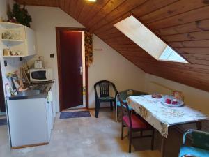 One-Bedroom Apartment room in Pereszlényi Vendégház
