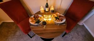 Self catering upper floor flat at Woodend house