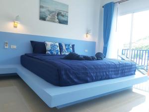 Blue sky Koh larn Resort