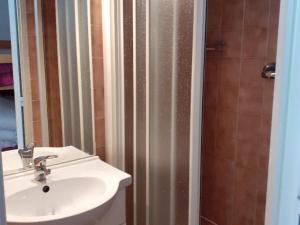 Appartements Studio Enchastrayes, 1 piece, 4 personnes - FR-1-165A-114 : photos des chambres