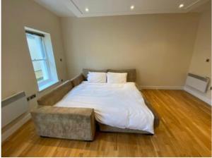 Easby Breakaways - **Modern Apartment 5 mins from South Bay, Scarborough**