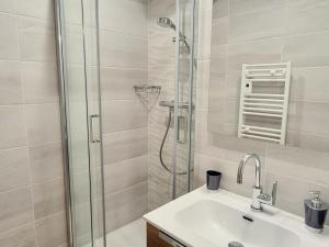 Studio rénové 4 pers. au pied des pistes avec parking - FR-1-504-646