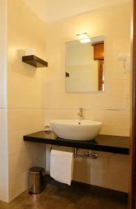 Comfort-Dreibettzimmer mit seitlichem Meerblick