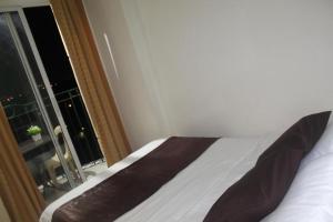 Chateau Elysee a2 near Airport,Wifi Netflix Kitchen