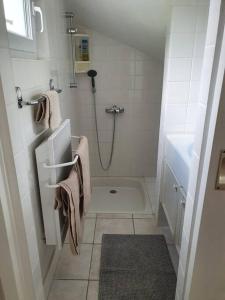 Charmant appartement au rez de jardin dune maison