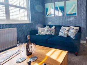 Pass the Keys Stylish modern 2 bedroom townhouse with parking