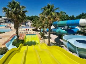 Maisons de vacances Bungalow de 3 chambres avec piscine partagee et terrasse a Vias a 1 km de la plage : photos des chambres