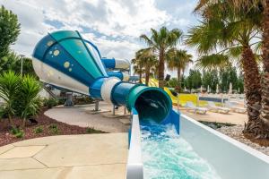 Maisons de vacances Bungalow de 3 chambres avec piscine partagee et terrasse a Vias a 1 km de la plage : photos des chambres