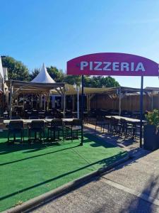 Maisons de vacances Bungalow charmant pres de Vias avec piscine partagee : photos des chambres