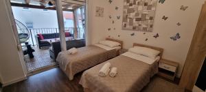 Luxurious three bedrooms apartment with two terraces