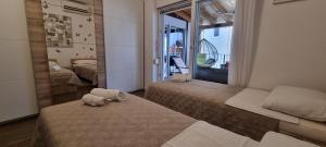 Luxurious three bedrooms apartment with two terraces