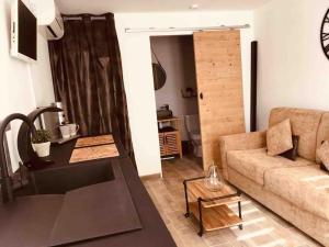 Appartements Loue studio neuf tout equipe : photos des chambres