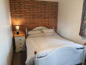 Cosy Rural Barn Conversion 5 Min Drive To Pin Mill 1 BR + sofa bed