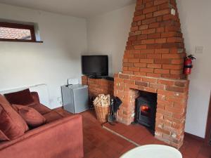 Cosy Rural Barn Conversion 5 Min Drive To Pin Mill 1 BR + sofa bed