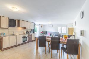 Villa w pool seaview in Cometa