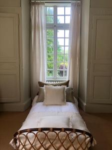 Villas Charming 18th Century Chateau, near Bayeux in Calvados, Normandie : photos des chambres