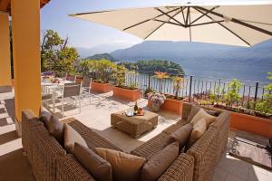 SALA COMACINA APARTMENT NO 1-SLEEPS 10 by Italian Apartments