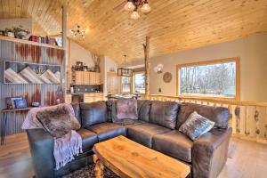 Family-Friendly Jefferson Cabin w Amazing Views!