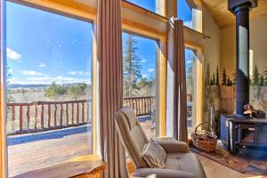 Family-Friendly Jefferson Cabin w Amazing Views!