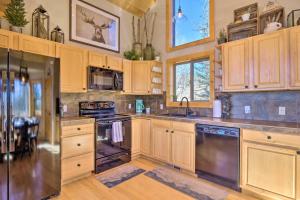Family-Friendly Jefferson Cabin w Amazing Views!