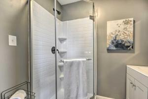 Comfy Louisville Studio about 3 Mi to Downtown