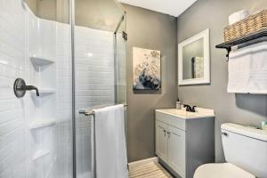 Comfy Louisville Studio about 3 Mi to Downtown