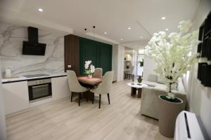 La Grand - New Bazaar