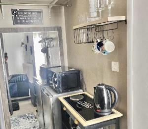 LEntrée des Artistes Chambre avec terrasse et salle de bain- LAVALOC