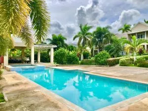 Cosy 4bdr beach house in Ochio Rios - Steer Town