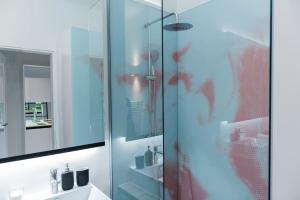 Sunny home with cute dragon in the center+parking 