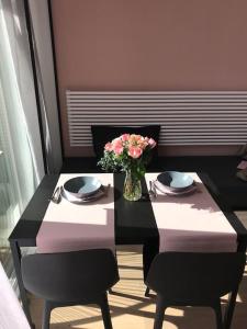 Sunny home with cute dragon in the center+parking 