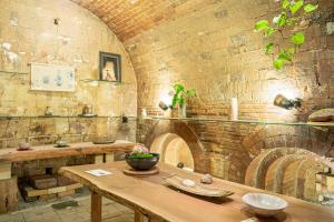 朝ドラのロケ地 信楽焼きの窯元に泊まれます 無料駐車場有 4人まで宿泊可能