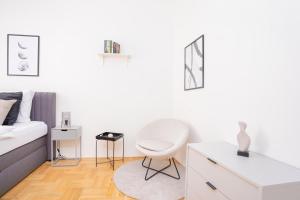 Prague Days - Two-bedroom Apartment with Workspace right next to Old Town Square