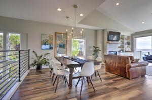 Remodeled Home with Spa and Deck Walk to Dillon Beach