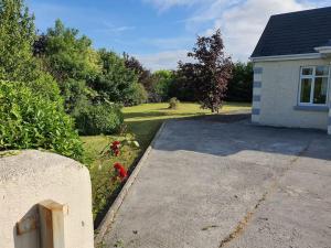 Peaceful Farm Cottage in Menlough near Mountbellew, Ballinasloe, Athlone & Galway