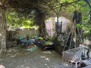 Maisons de vacances Joli Mas de ville avec piscine (22 couchages) : photos des chambres