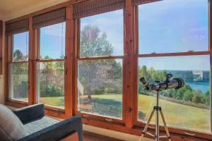 Family Home with Porch and Center Hill Lake Views! - Silver Point