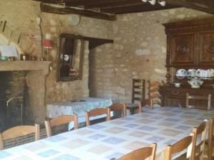 Maisons de vacances Gite Crannes-en-Champagne, 3 pieces, 10 personnes - FR-1-410-127 : photos des chambres