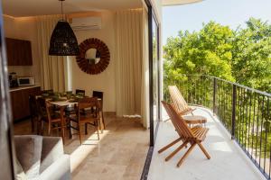 2BR with Fast WiFi FREE BIKES, Rooftop, Pool, and Gym