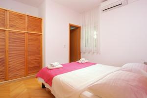 Apartments by the sea Poljica, Trogir - 16999