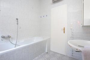 Apartments by the sea Poljica, Trogir - 16999