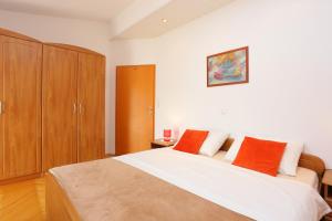 Apartments by the sea Poljica, Trogir - 16999